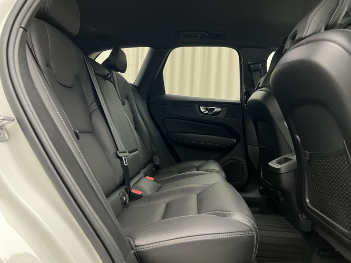 Volvo XC60 B4 AWD R-DESIGN AUT CZ