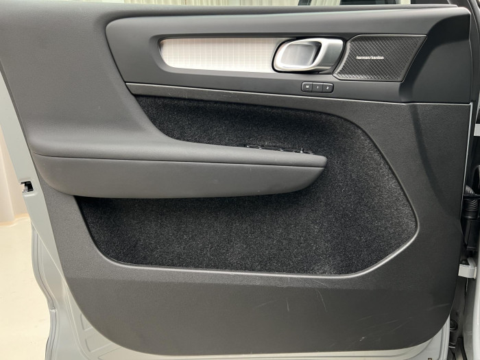 Volvo XC40 B3 PLUS DARK AUT CZ 1.maj.