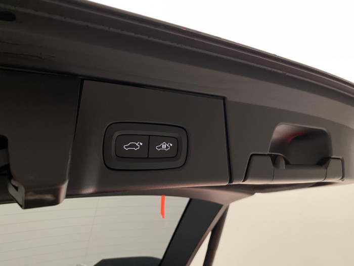 Volvo V90 CC B4 AWD PLUS AUT REZERVACE 2.0 CC CC Plus