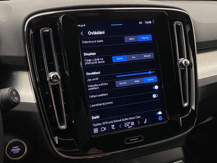 Volvo XC40 B3 DARK PLUS AUT CZ