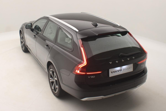 Volvo V90 CC B4 AWD PLUS AUT 1.maj