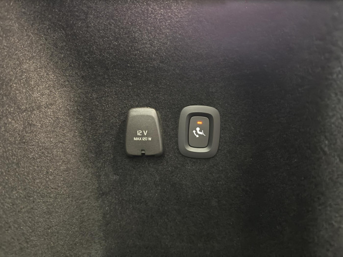 Volvo V60 B4 MOMENTUM PRO AUT CZ 1.maj. 2.0 Momentum