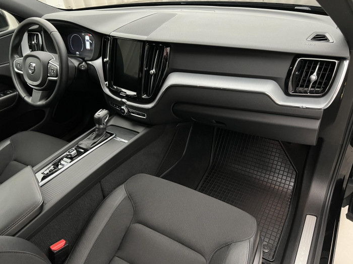 Volvo XC60 T5 AWD MOMENTUM PRO AUT CZ 2.0 Momentum