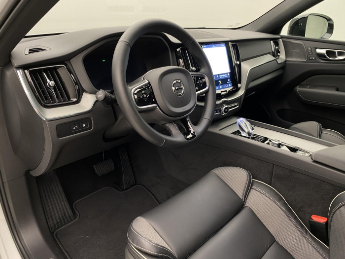 Volvo XC60 T6 AWD PLUG-IN DARK PLUS AUT