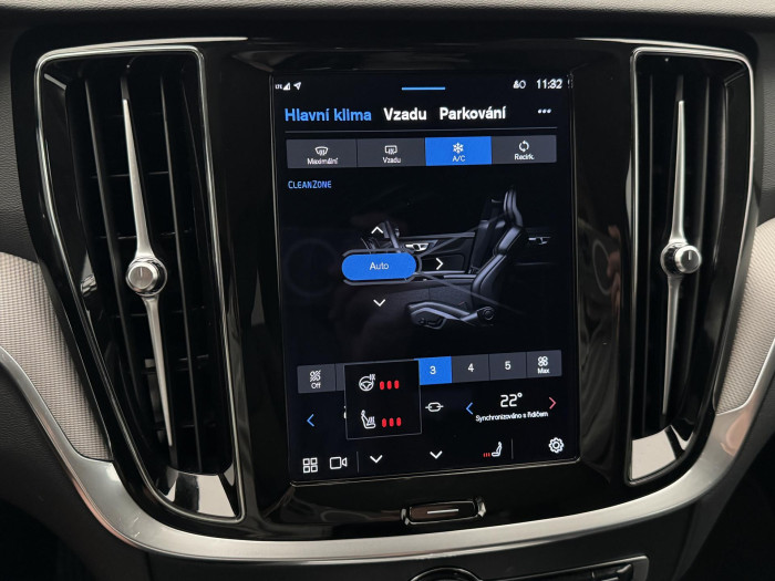 Volvo V60 B4 PLUS DARK 1.maj