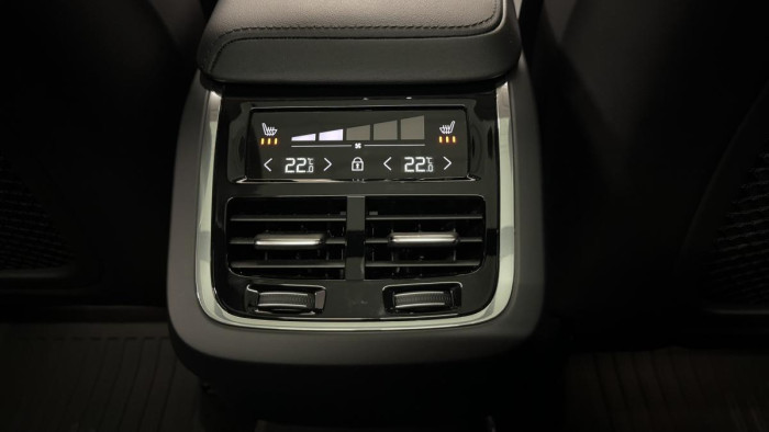 Volvo XC60 B4 AWD ULTIMATE REZERVACE