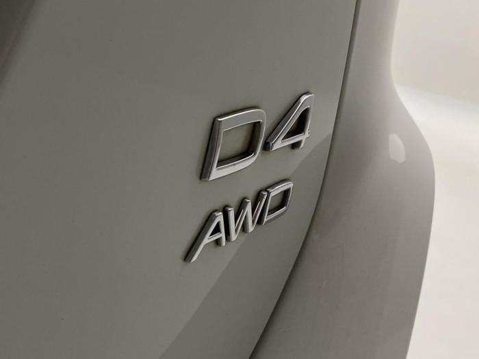 Volvo XC60 D4 AWD MOMENTUM REZERVACE 2.4 d Momentum