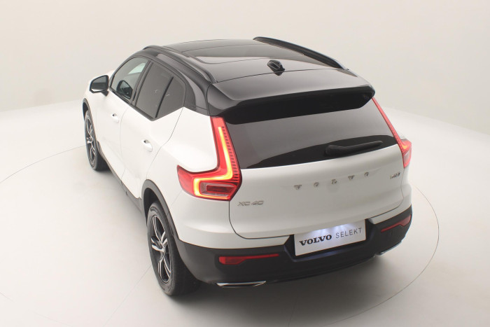 Volvo XC40 T4 AWD R-DESIGN REZERVACE