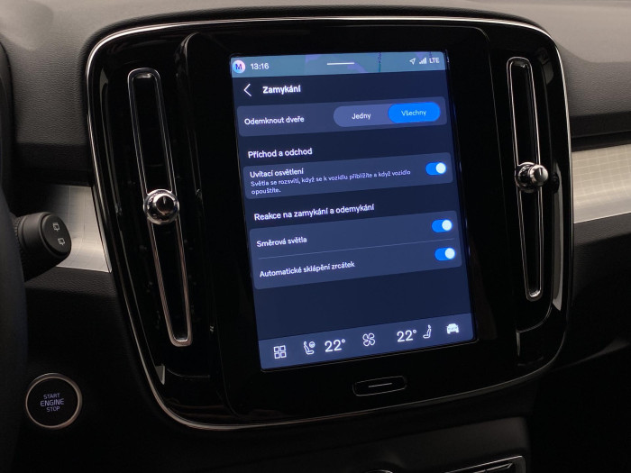 Volvo XC40 B3 DARK PLUS AUT CZ