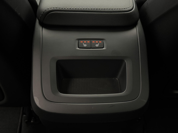 Volvo XC60 B5 AWD PLUS DARK AUT REZERVACE