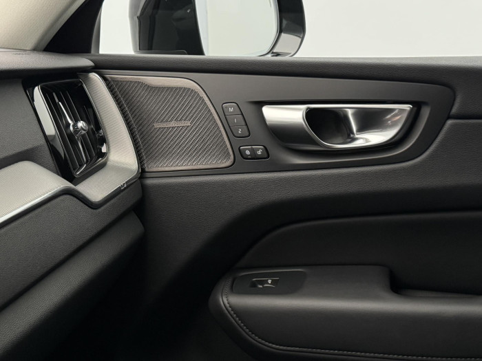 Volvo XC60 B4 AWD DARK PLUS REZERVACE