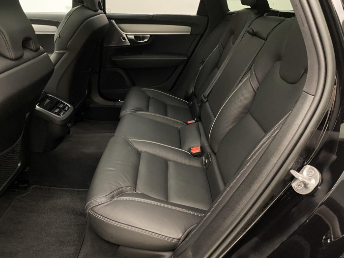 Volvo V90 B5 ULTIMATE DARK AUT 1.maj