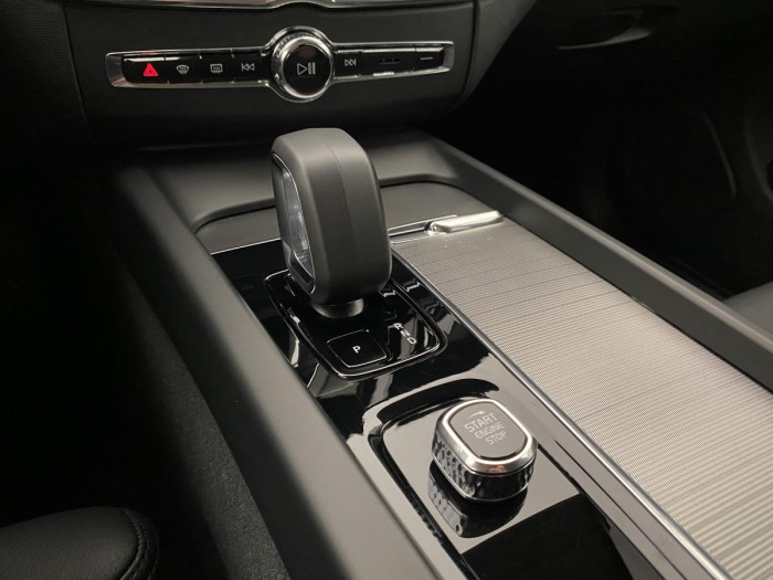 Volvo XC60 B4 PLUS DARK AUT REZERVACE 2.0 Plus
