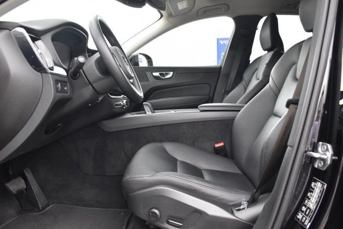 Volvo XC60 B5 AWD MOMENTUM AUT REZERVACE 2.0 Momentum
