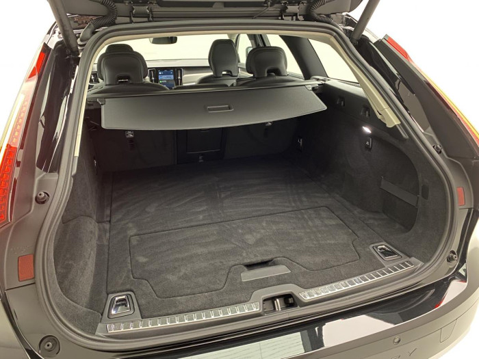 Volvo V90 CC B4 AWD PLUS AUT REZERVACE 2.0 CC CC Plus