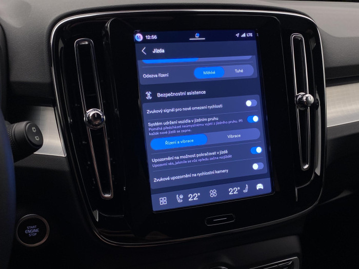 Volvo XC40 B3 DARK PLUS AUT CZ