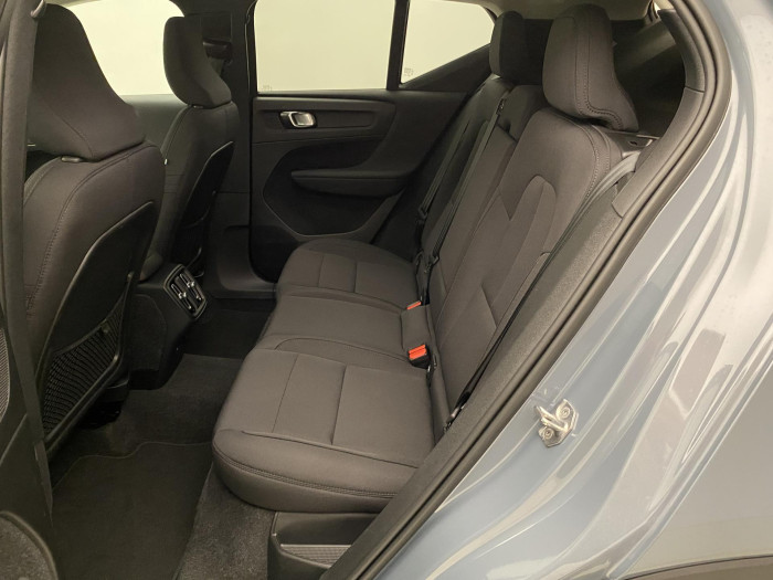 Volvo XC40 B4 AWD MOMENTUM REZERVACE 2.0 Momentum