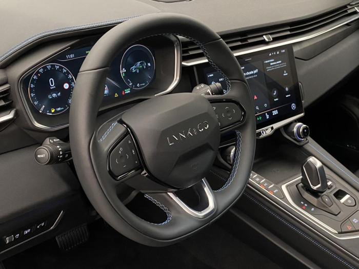 Lynk & Co 01 PHEV DCT AUT 1.maj. REZERVACE
