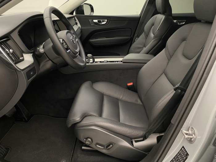 Volvo XC60 B5 AWD PLUS DARK AUT CZ 1.maj