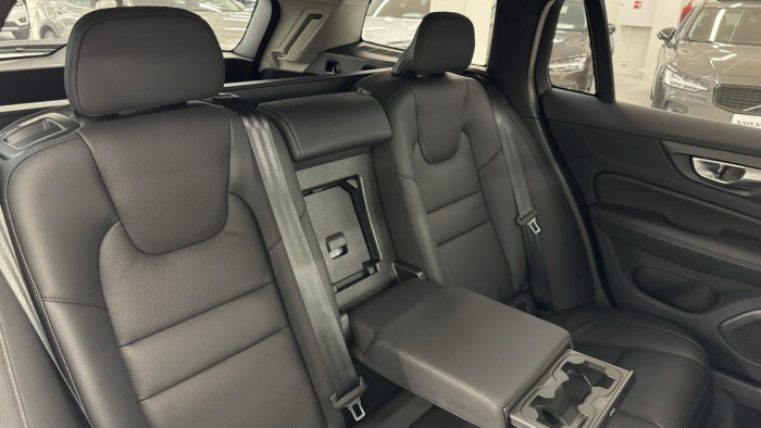 Volvo V60 CROSS COUNTRY REZERVACE