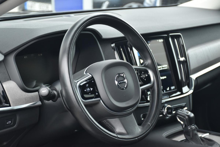 Volvo V90 CC D4 MOMENTUM REZERVACE 2.0 d CC CC Momentum
