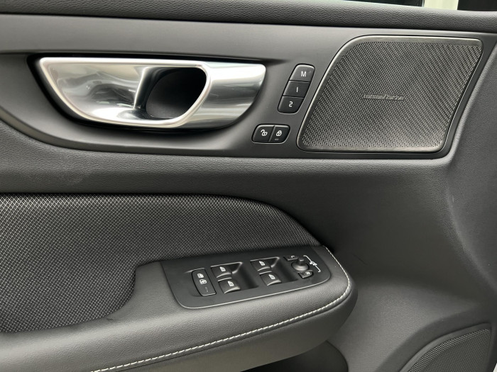 Volvo V60 B4 DARK PLUS