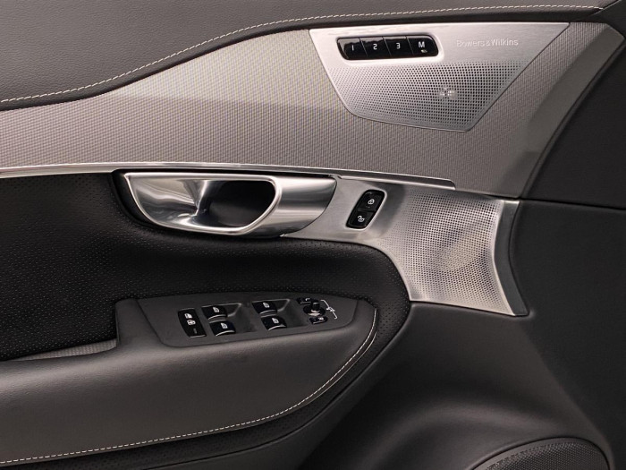 Volvo XC90 T8 AWD R-DESIGN REZERVACE