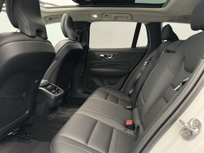 Volvo V60 CC B4 AWD ULTIMATE REZERVACE 2.0 CC CC