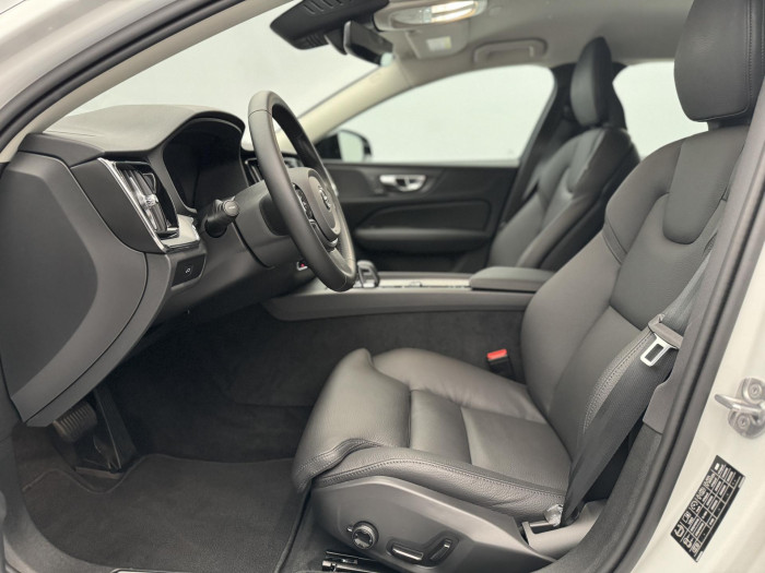 Volvo V60 B4 DARK PLUS CZ 1.maj