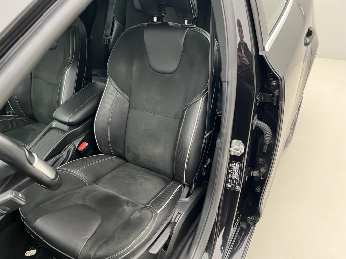 Volvo V40 D3 MOMENTUM AUT CZ 2.0 d Momentum