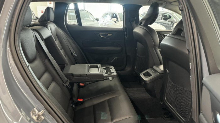 Volvo V60 CROSS COUNTRY B4 REZERVACE