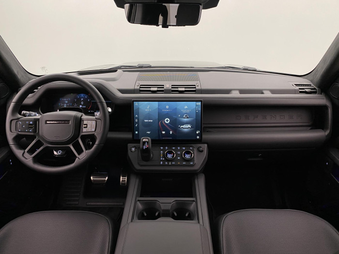 Land Rover Defender OCTA BLACK P635