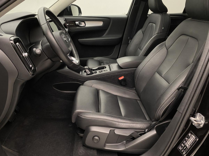 Volvo XC40 T5 AWD MOMENTUM REZERVACE 2.0 Momentum