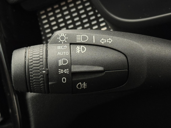 Volvo XC40 D4 AWD R-DESIGN AUT CZ 1. maj 2.0 d