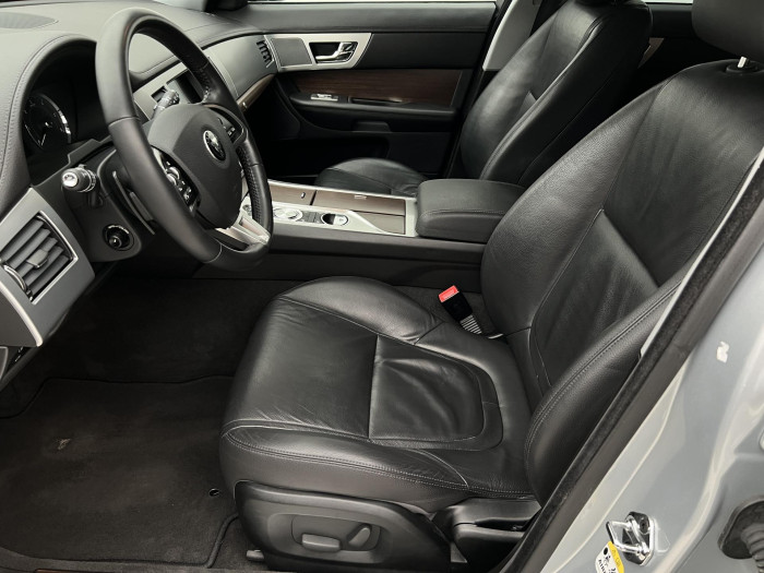 Jaguar XF 3.0 V6D LUXURY AUT CZ 3.0 d Luxury