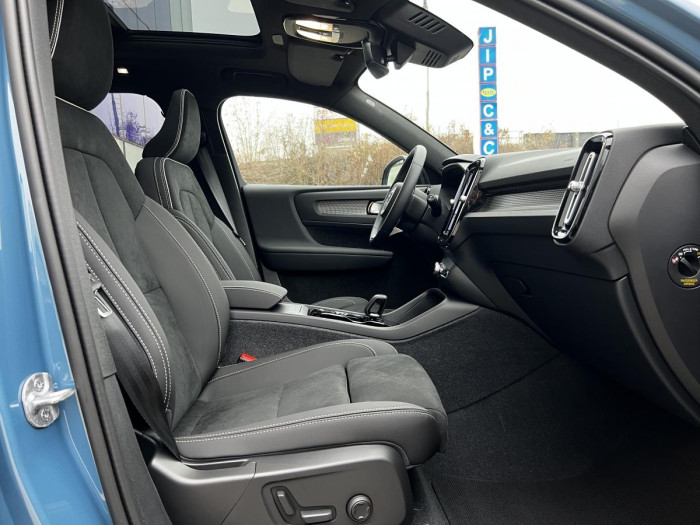 Volvo XC40 B4 DARK ULTIMATE Aut CZ
