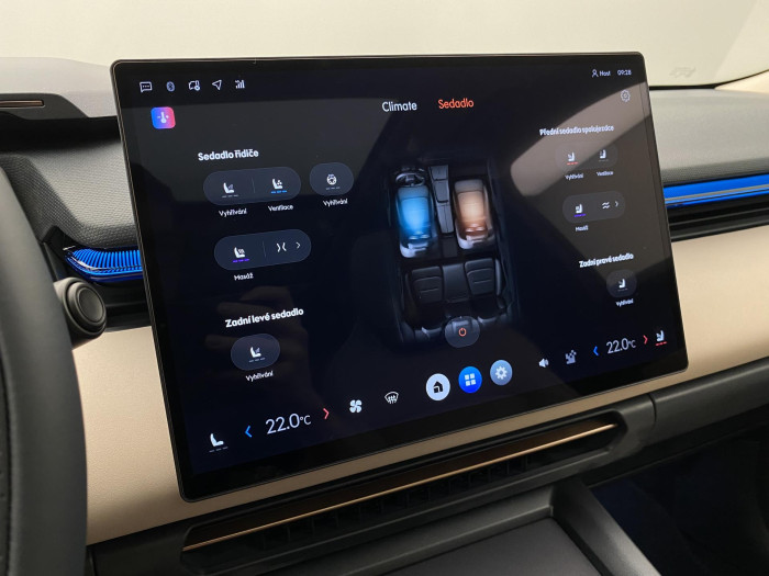 Lynk & Co 08 MORE PHEV