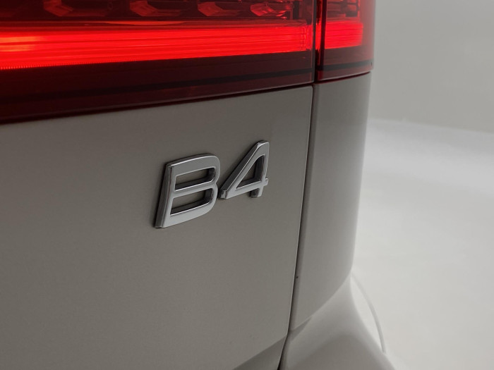 Volvo V60 B4 DARK PLUS AUT CZ