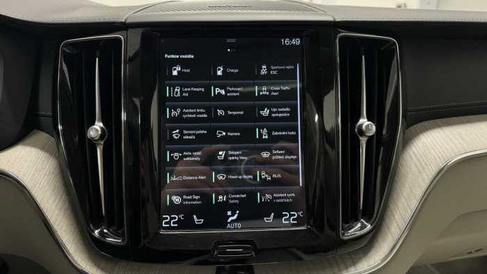 Volvo XC60 T8 AWD RECHARGE REZERVACE