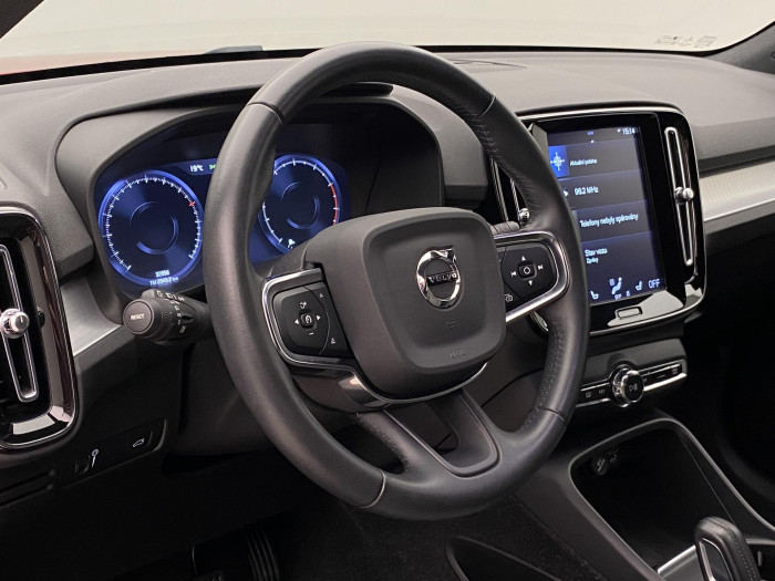 Volvo XC40 B4 AWD MOMENTUM AUT CZ 2.0 Momentum