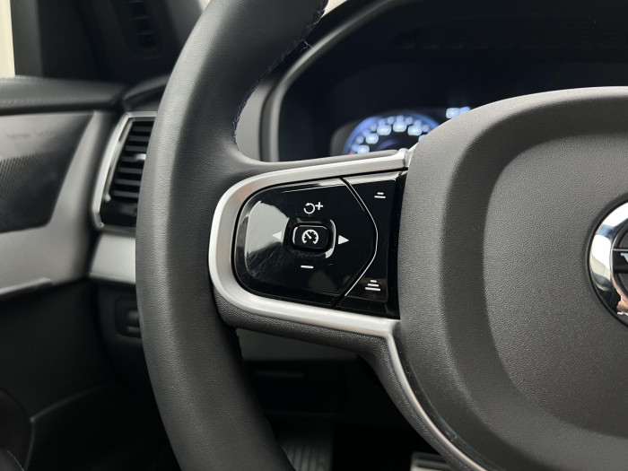 Volvo XC90 B5 AWD R-DESGIN 7MÍSTNÁ AUT CZ