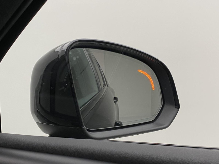 Volvo XC40 B5 AWD R-DESIGN AUT REZERVACE