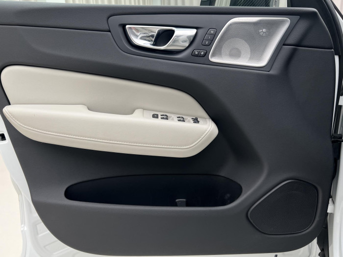 Volvo XC60 B5 AWD INSCRIPTION AUT CZ