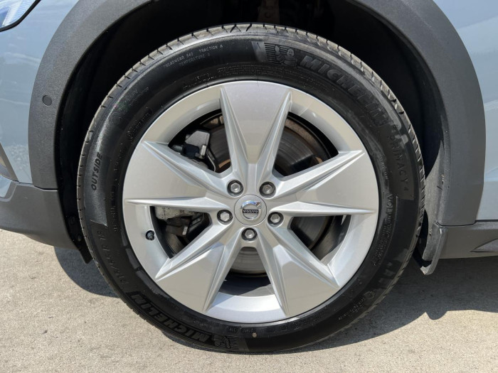 Volvo V60 CROSS COUNTRY B4 AWD Aut 1.maj