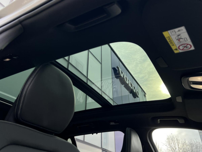 Volvo XC90 B5 AWD ULTIMATE DARK 7MÍSTNÁ