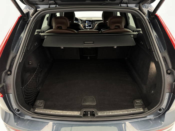 Volvo XC60 B4 AWD MOMENTUM CZ 1.maj 2.0 Momentum
