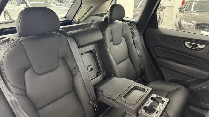 Volvo XC60 T5 AWD INSCRIPTION REZERVACE