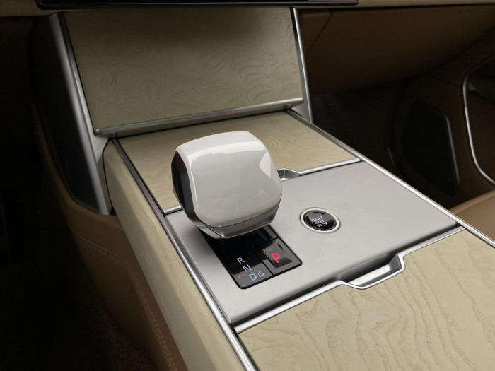 Land Rover Range Rover SV P615 SWB