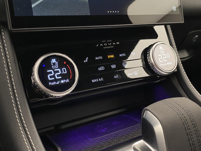 Jaguar F-Pace P250 SE AWD AUT REZERVACE 2.0 SE