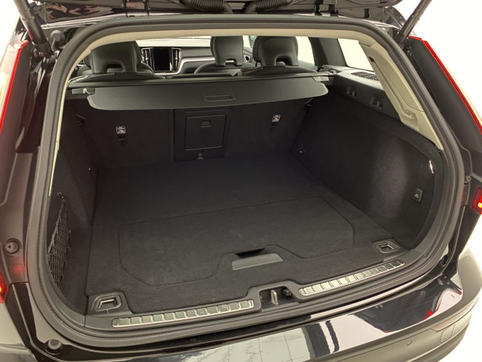 Volvo V60 B4 MOMENTUM AUT REZERVACE 2.0 Momentum